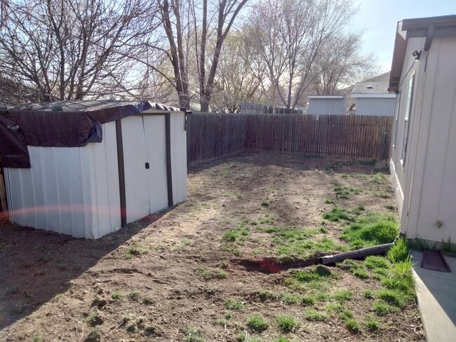 Foto del edificio - 4821 E Lowell Dr