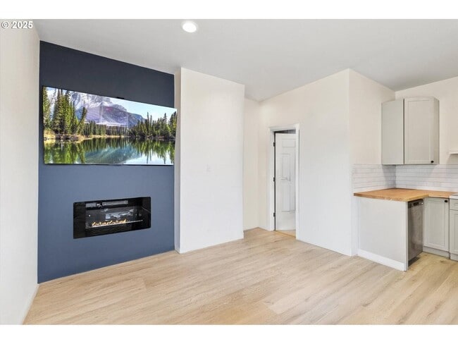 Building Photo - 1209 Carlyle St