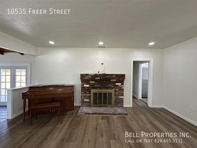Building Photo - 10535 Freer Ave