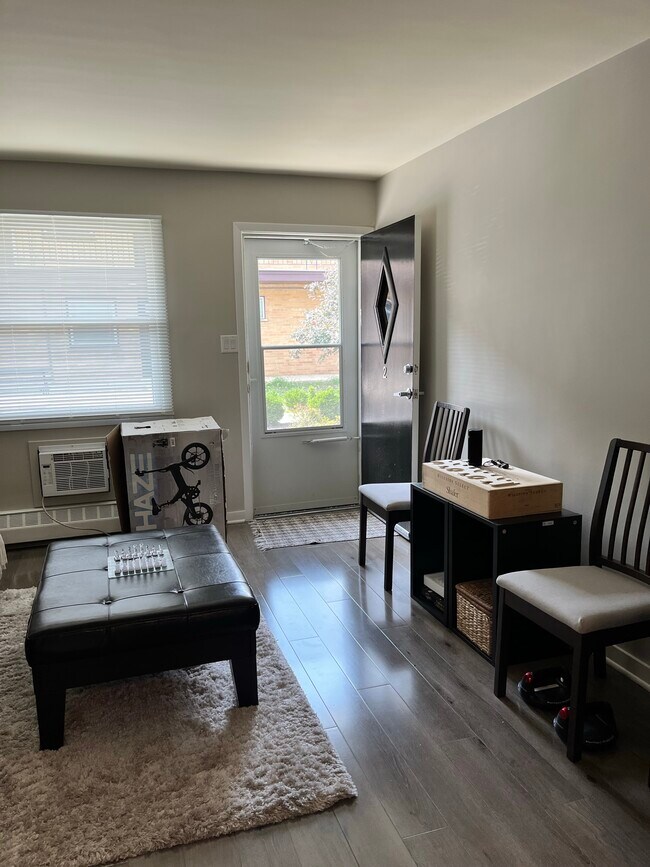 Foto del edificio - Douglas Avenue Apartments