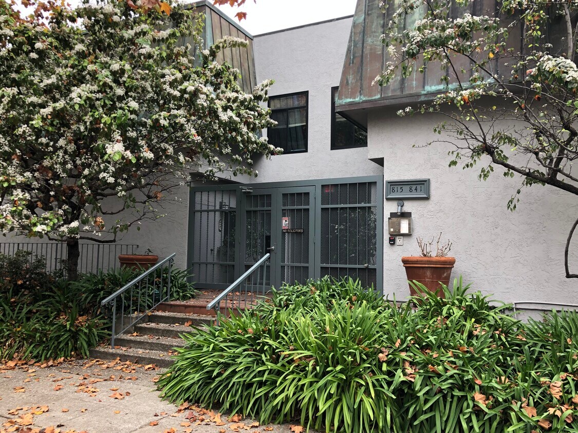 Primary Photo - 821 Laurel Ave