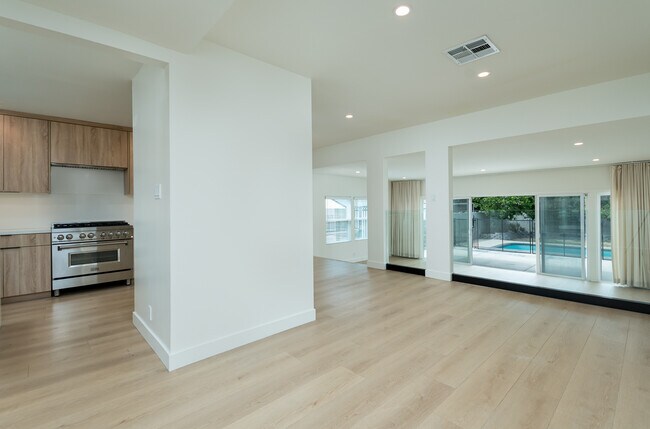 Foto del edificio - 3149 N Naomi St