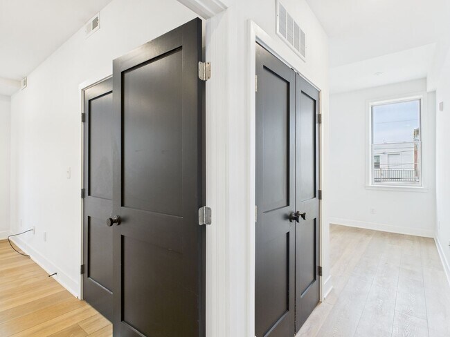 Foto del edificio - Bright 1 bedroom available now