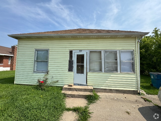 Building Photo - 622 E Maple St