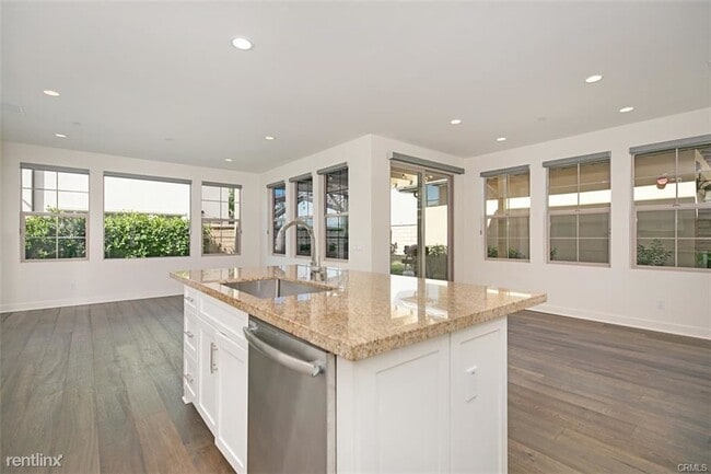 Building Photo - 3 br, 2.5 bath House - 37 Lilac