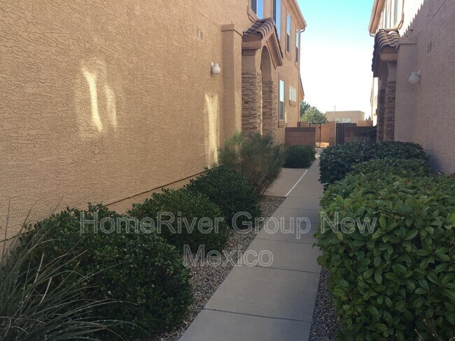 Foto del edificio - 5243 Molokai St NE