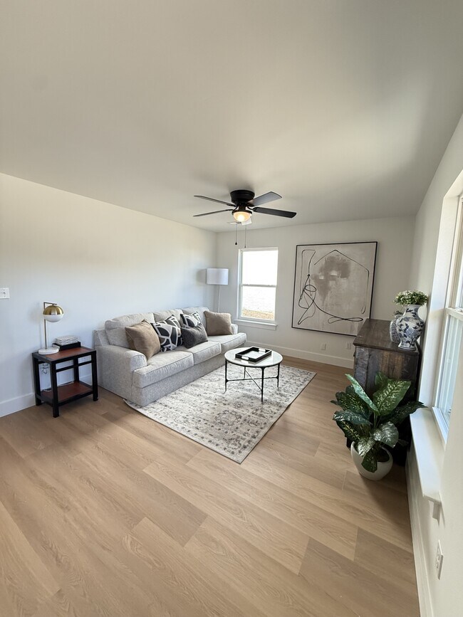 Foto del edificio - 1172 W Cato Springs Rd