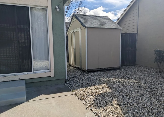 Building Photo - Adorable Suisun City Home