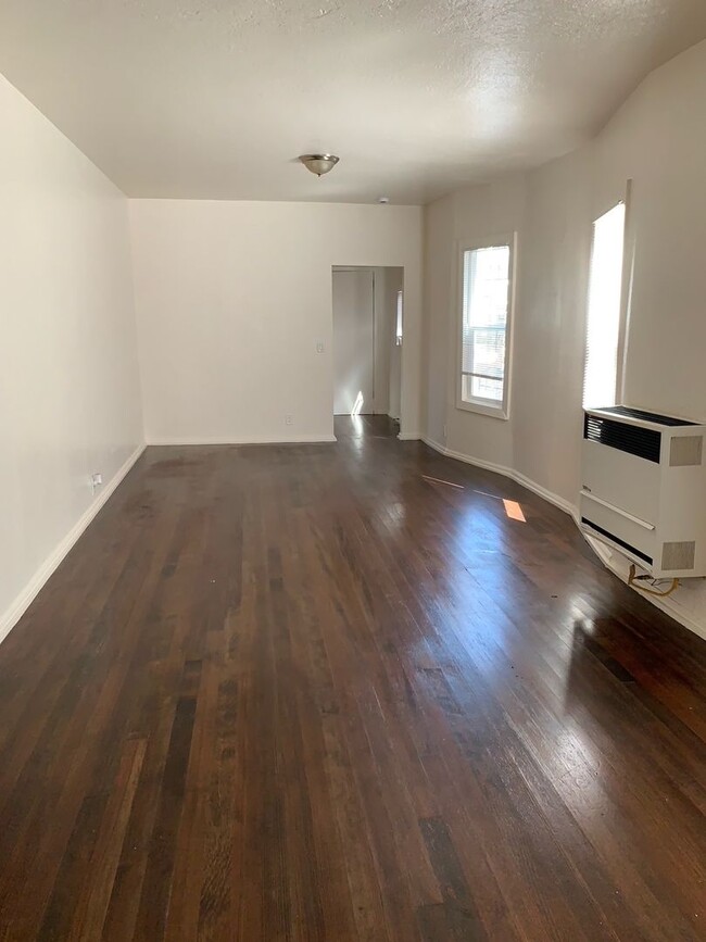 Building Photo - Beautful Duplex