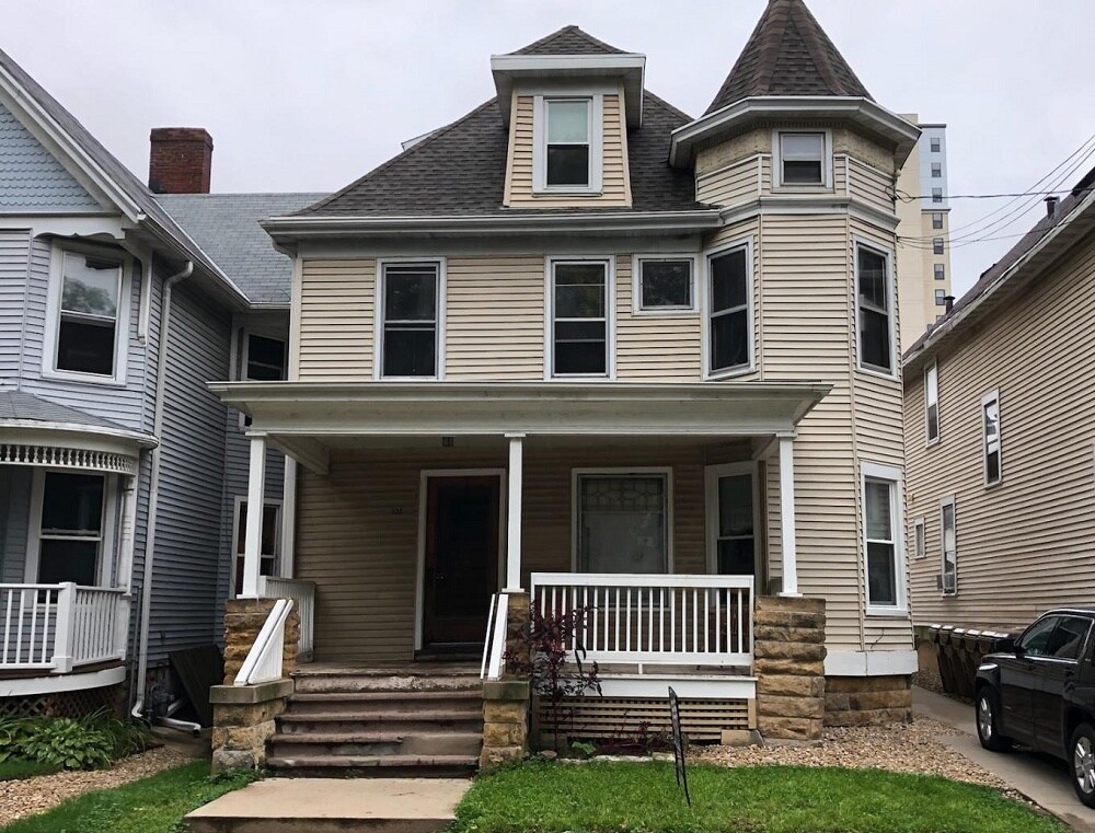 Building Photo - 320 W Wilson St