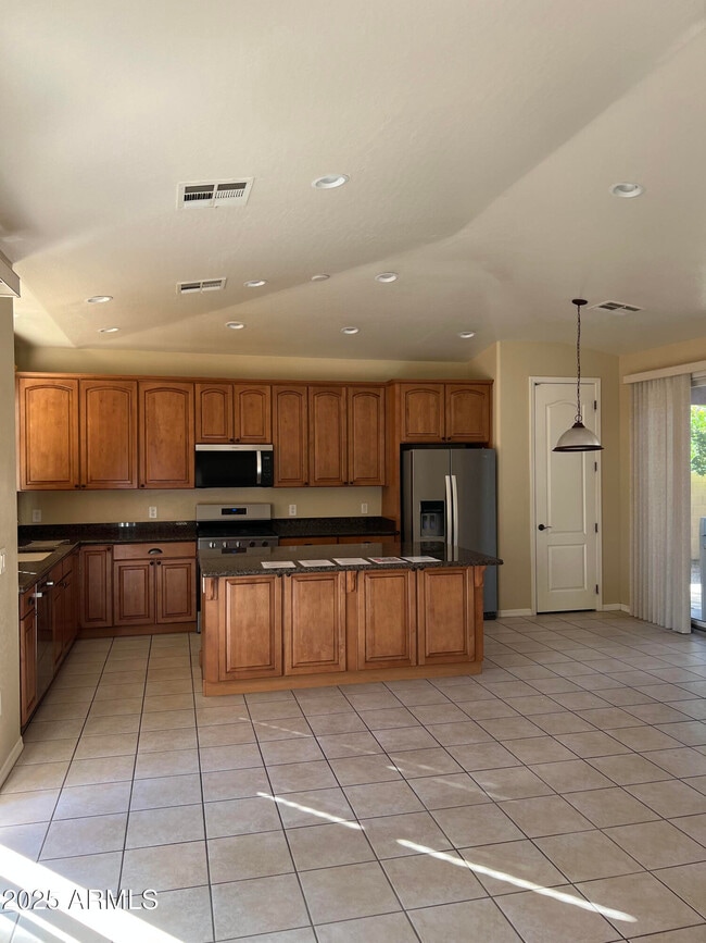 Foto del edificio - 2311 E Honeysuckle Pl