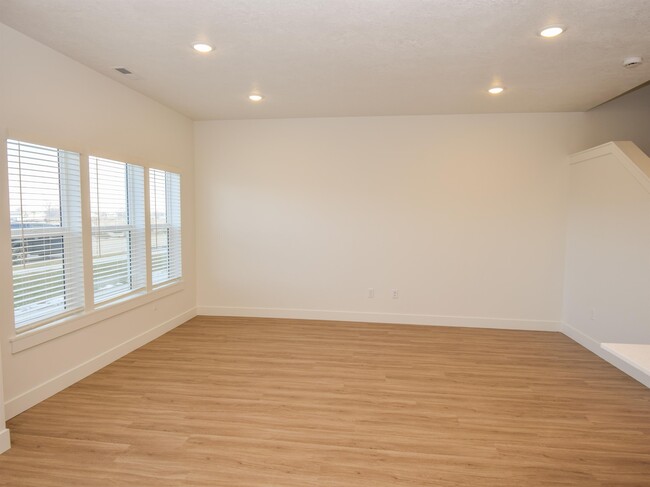 Building Photo - 3141 S 225 W