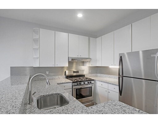 Primary Photo - 150 Boylston St