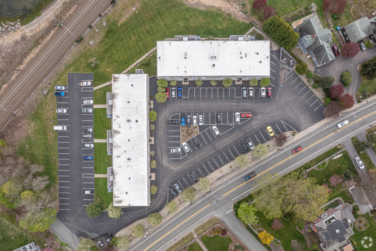 4430 Post Rd East Greenwich, RI 02818-4148 - Ocean Point Condominiums