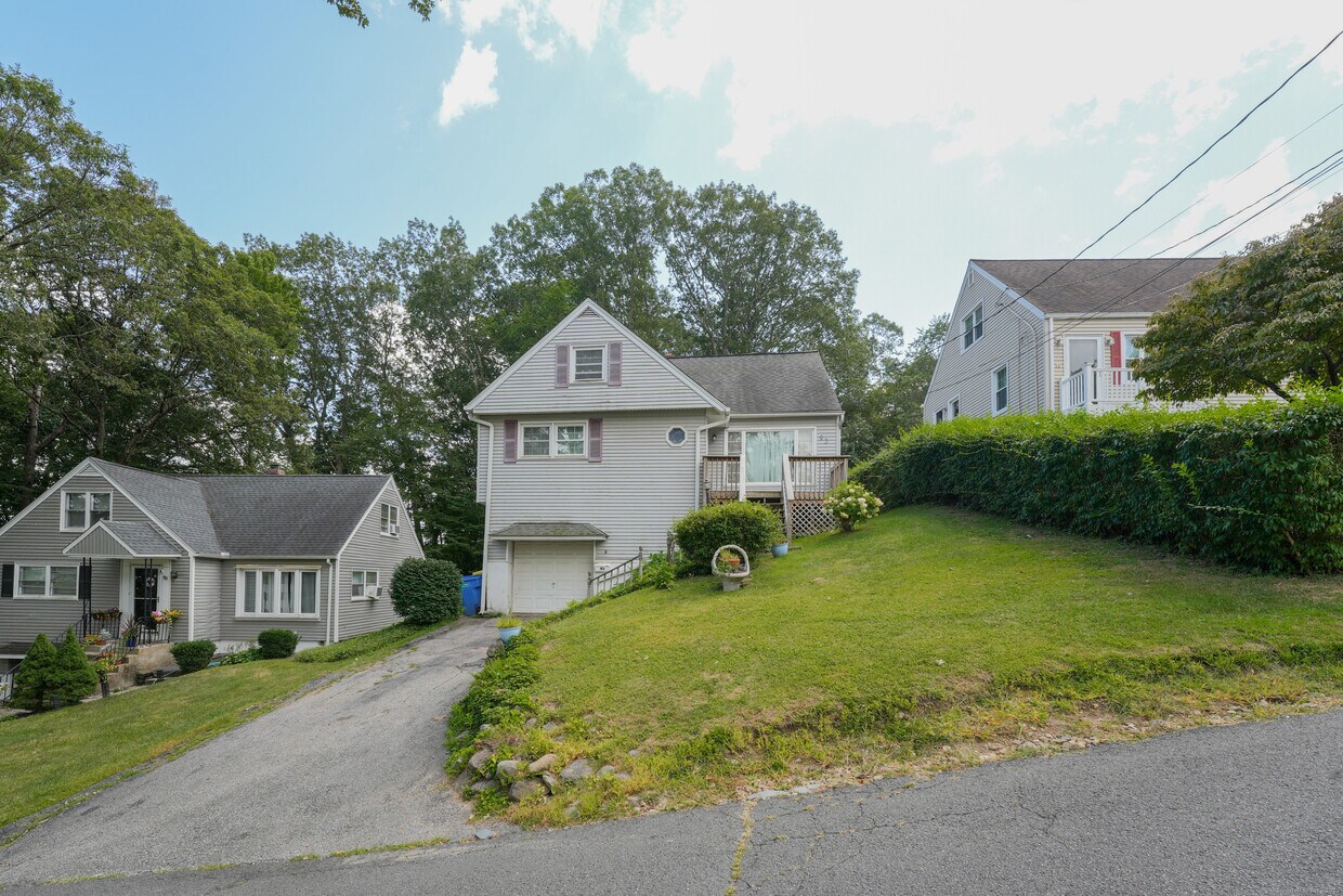 Foto principal - 93 Wayland Ave