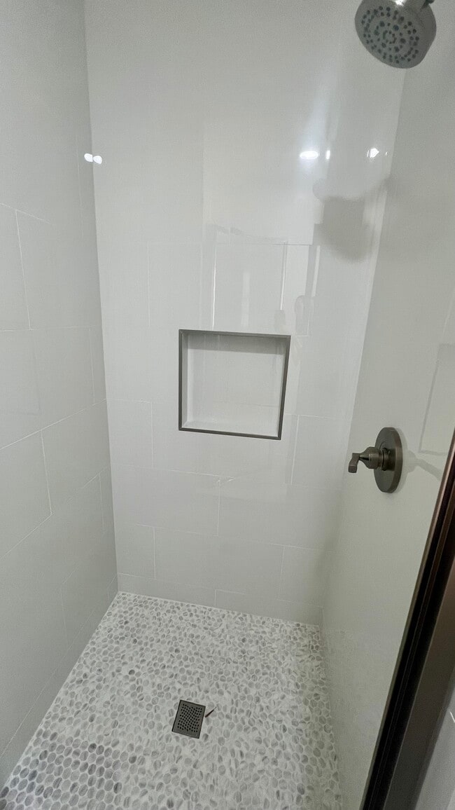 Building Photo - 808 Alandele Ave