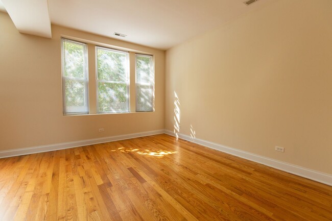 Foto del edificio - 2222 W Belden Ave