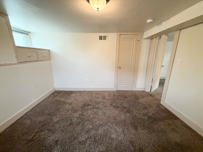 Building Photo - Charming 1-Bedroom Apartment Near Downtown | Utilities Included