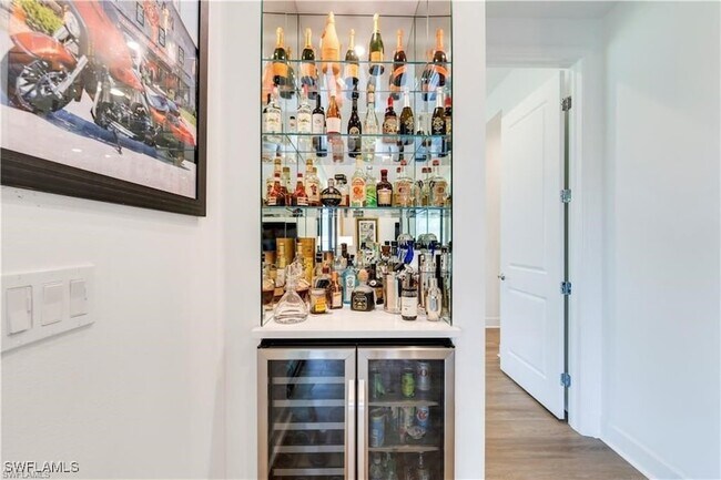 Foto del edificio - 12814 Hawkins Dr