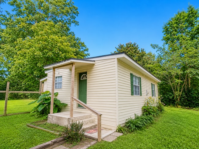 Building Photo - 2/1 Energy Efficient Cottage in Cantonment