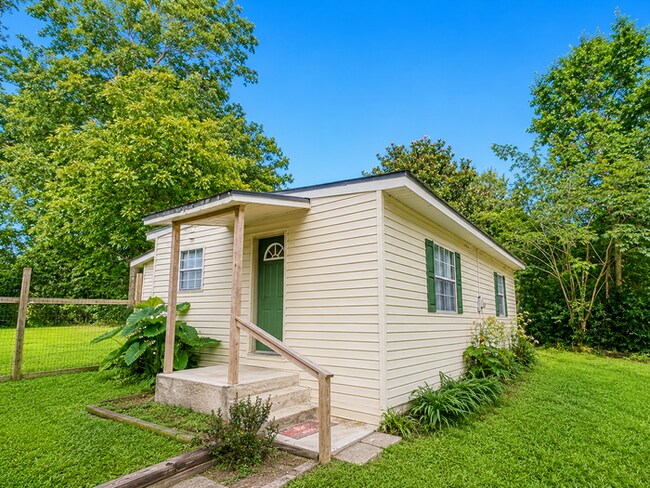 Foto del edificio - 2/1 Energy Efficient Cottage in Cantonment