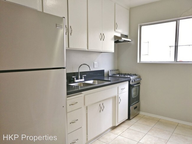 Building Photo - 1641 N Poinsettia Pl