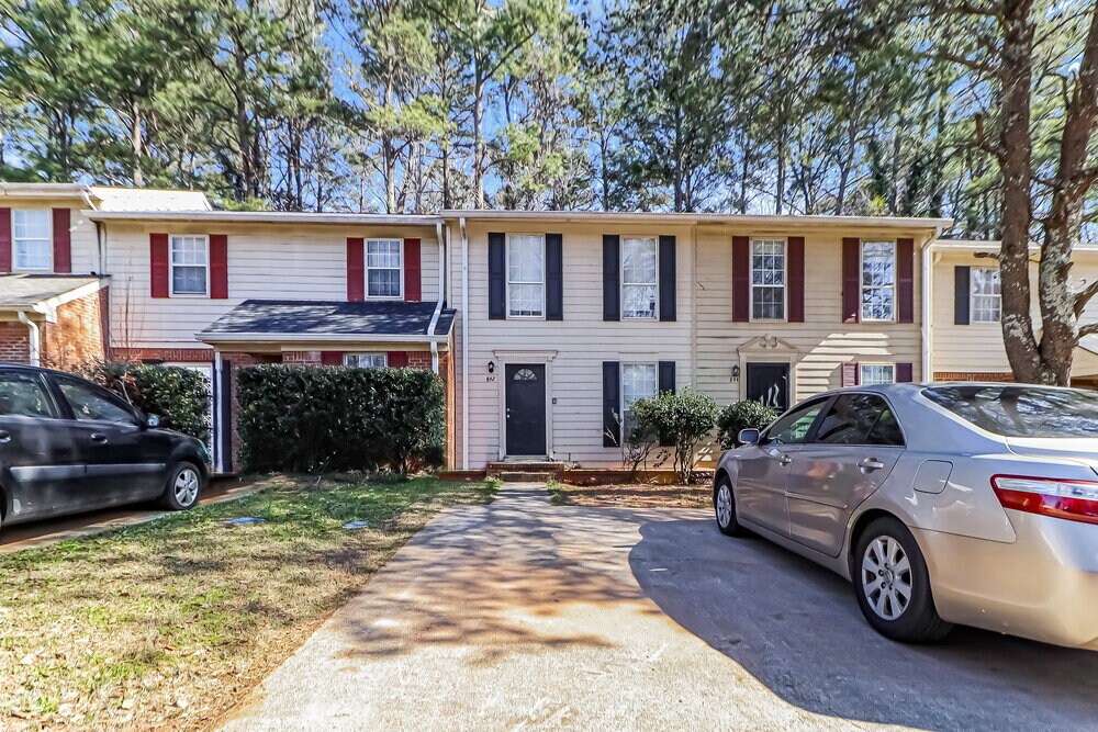 842 Glynn Oaks Dr, Clarkston, GA 30021 Townhome Rentals in Clarkston