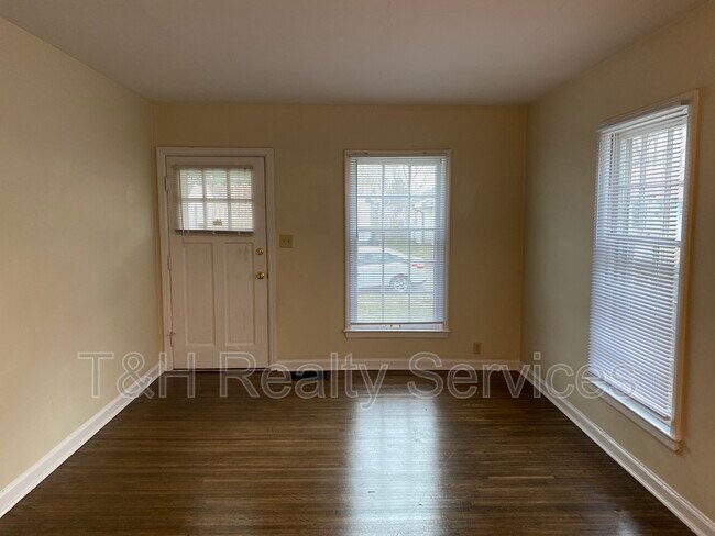 Foto del edificio - 4636 Caroline Ave