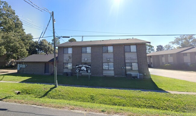 Foto del edificio - 1305 E Bayou Rd