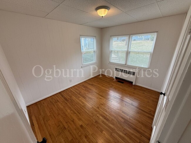 Building Photo - 2505-A Queen St-Miller Park-2BR/1BA-1st Floor APT!!!