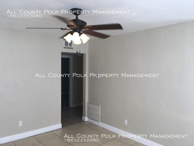 Building Photo - 2720 Mineola Dr