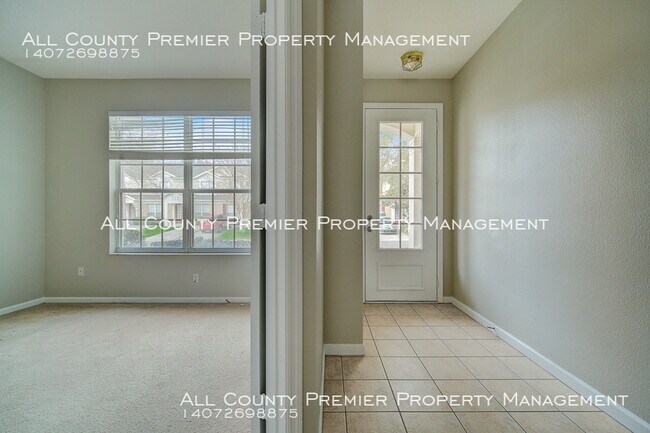 Building Photo - 2387 Silver Palm Dr