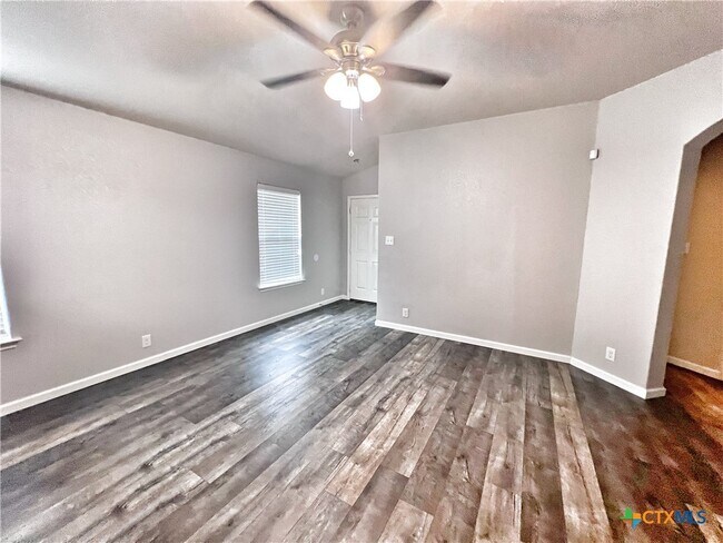 Building Photo - 2141 Sinclair Dr