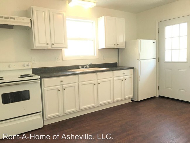 Building Photo - 1226 Martin Cir