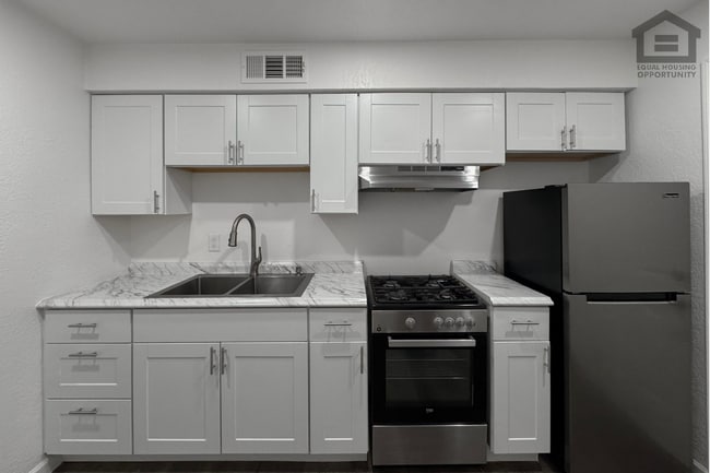 Photo - 1325 N 48th St Apartment