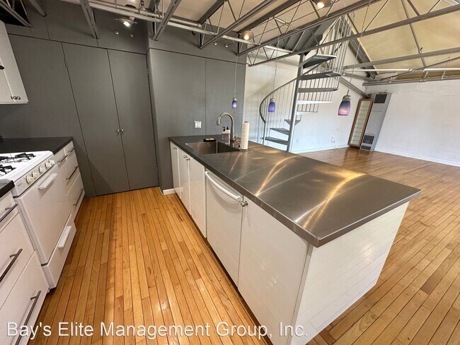 Foto del edificio - 1 br, 1.5 bath House - 6005 Christie Ave