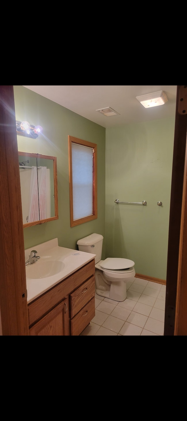 Building Photo - 490 North Ave