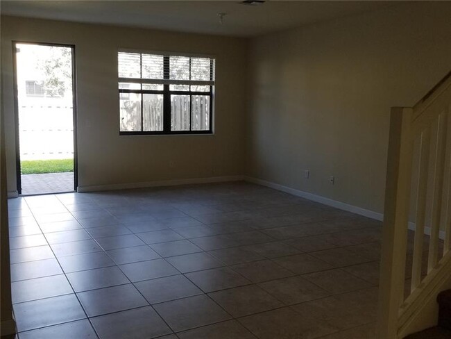 Building Photo - 9577 Town Parc Cir S