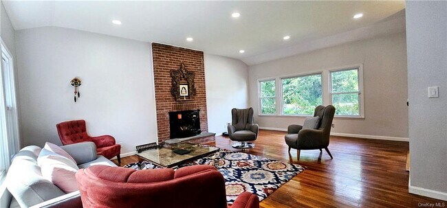 Building Photo - 171 Cedar Dr E