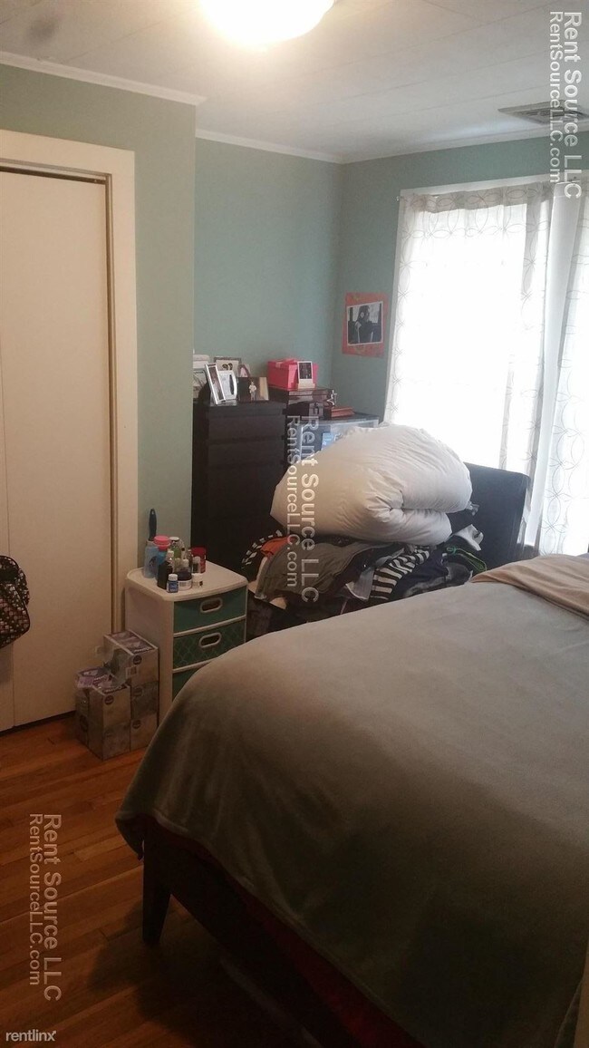 Building Photo - 3 br, 1 bath  - 51 Tremont St