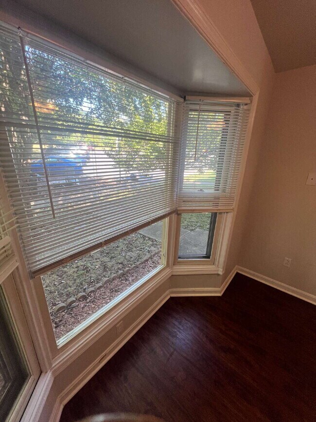 Foto del edificio - "Charming 3-Bedroom Townhouse in Frederick...