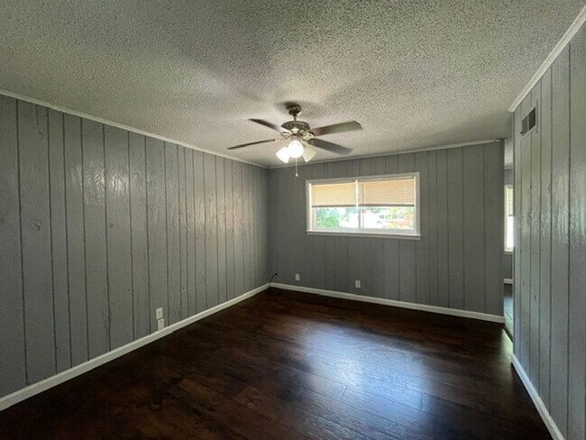 Building Photo - Renovated 3 Bedroom 1.5 Bath Home for Rent!!