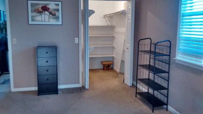 Building Photo - 945 Chinoe Rd