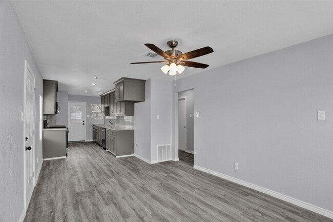 Foto del edificio - 219 Loma Dr