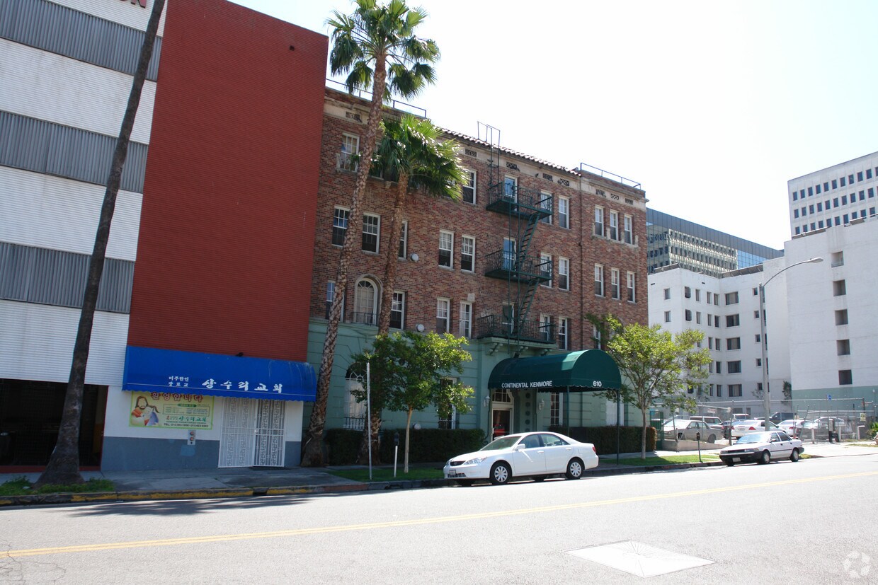 Building Photo - 610 S Kenmore Ave