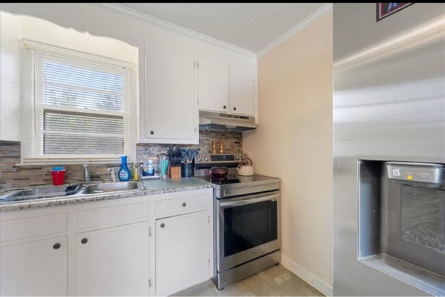 Building Photo - 705 Woodmont Cir