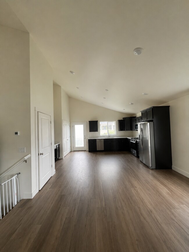 Building Photo - East Helena Rental