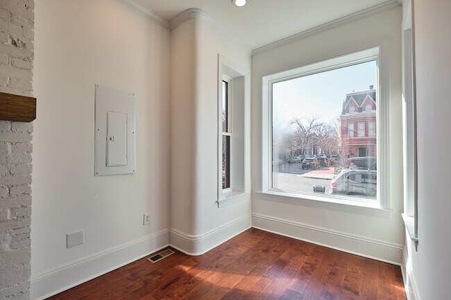 Building Photo - 727 13th St NE