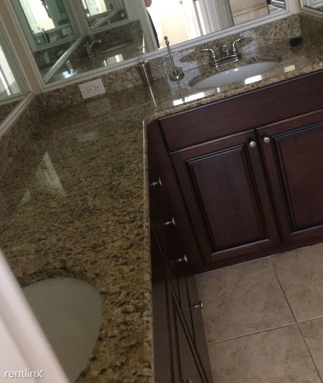 Foto del edificio - 2 br, 2 bath Townhome - 8001 Saint Simons St