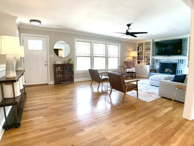 Foto del edificio - 423 Rivermont Dr